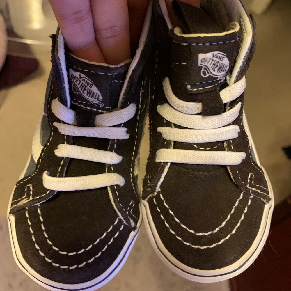 Vans - Picture 2 of 4